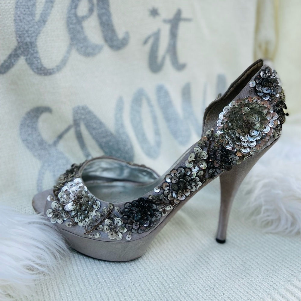 Nina New York Sadi Open-Toe Pump- Size 7 EUC Color: Silver - Picture 3 of 4